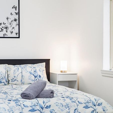 Burwood New 2 Bedroom 2 Bathroom Apartment Sydney Esterno foto