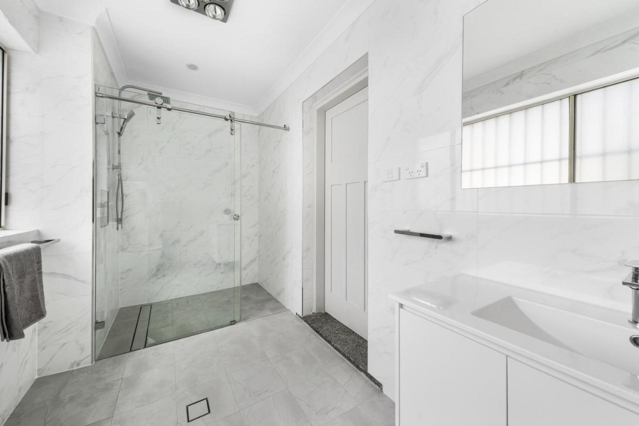 Burwood New 2 Bedroom 2 Bathroom Apartment Sydney Esterno foto